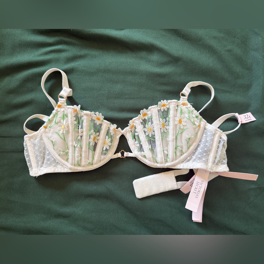 Victoria's Secret Floral Embroidered Bra